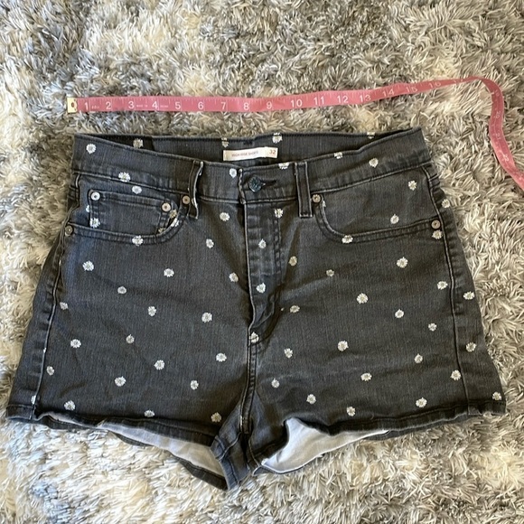 Levi Daisy Denim Shorts - Picture 2 of 7